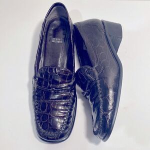Vintage Stuart Weitzman brown croc leather slip on loafers 1.5” heel
